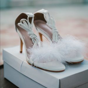 Fluffy strap medium heels